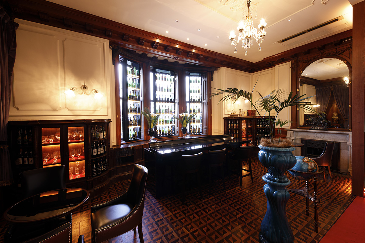 本館1階「LIBRARY BAR MADEIRA」